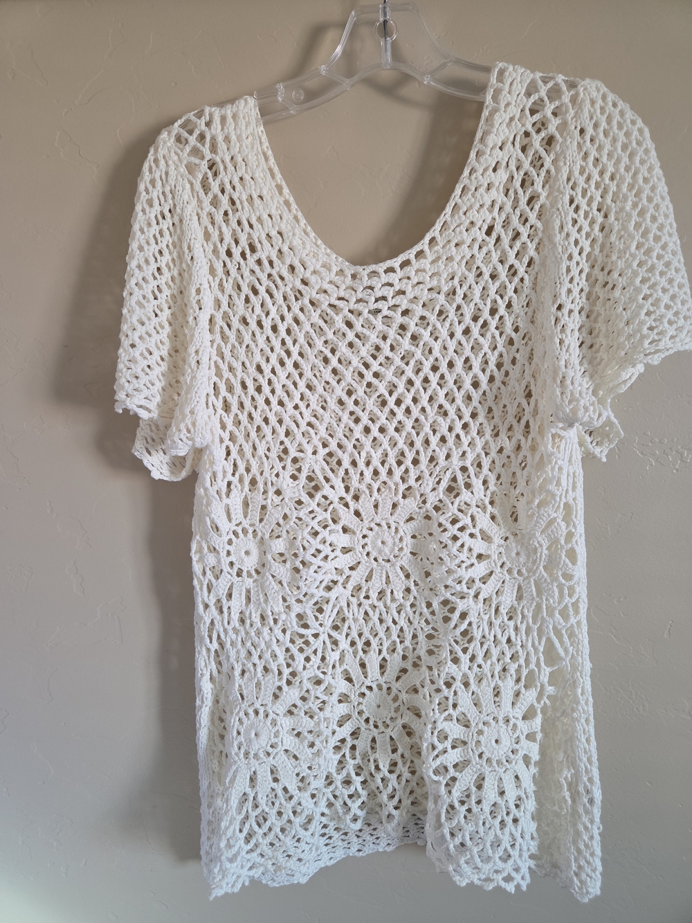 One World LIVE & LET LIVE crochet Top Large